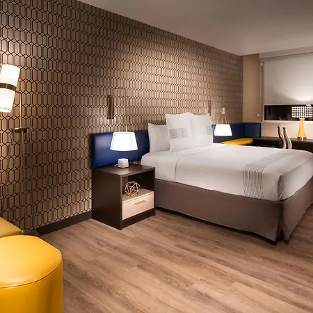 Hotel Glo Western Airport 3*