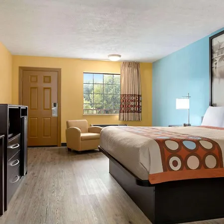 Super 8 By Wyndham Whites Creek/ Nw Area