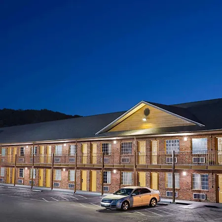 Super 8 By Wyndham Whites Creek/ Nw Area Hotel 2*