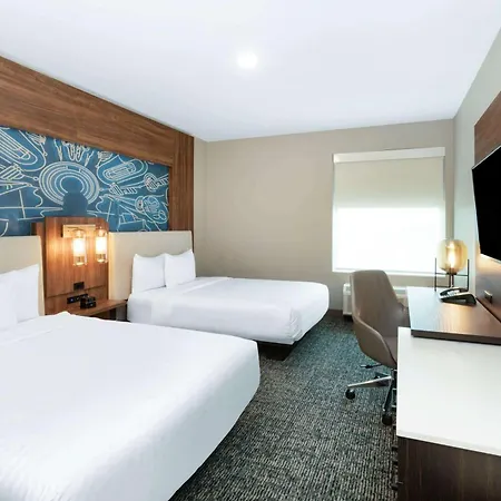 La Quinta & By Wyndham Downtown Stadium Hotel Nashville