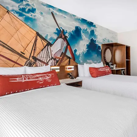 Cambria Airport Hotel 5*