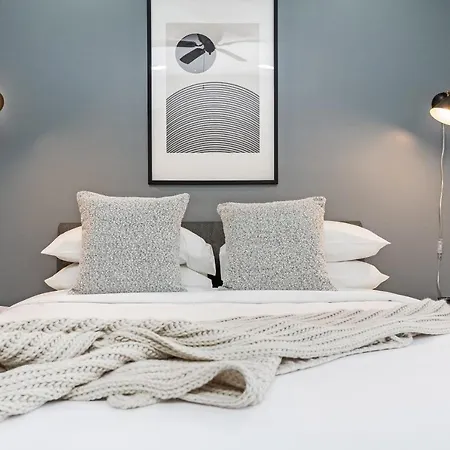 Abode - Germantown Apartment *