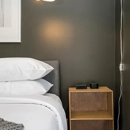 Abode - Germantown Apartment *