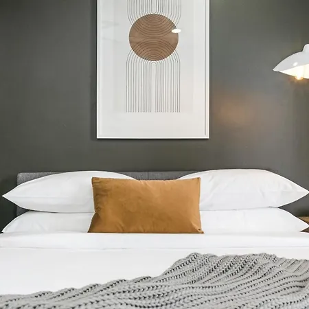 Apartment Abode - Germantown