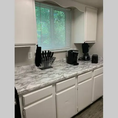Luxury Townhome 20 Min To Music City, Apartment Nashville