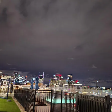 Apartment Palatial Abode With Downtown View & Free Parking *