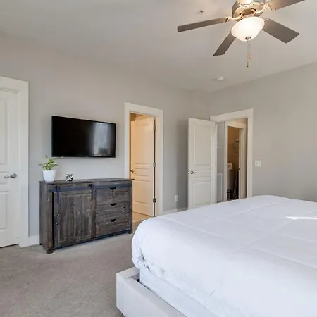 Music Row Luxury - Two King Bedrooms - Private Garage & Ensuite Baths * Nashville