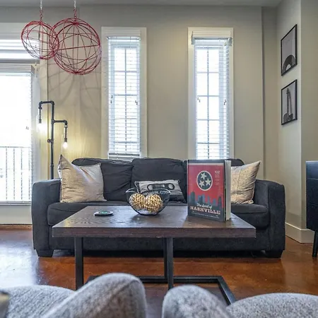 Music Row Luxury - Two King Bedrooms - Private Garage & Ensuite Baths