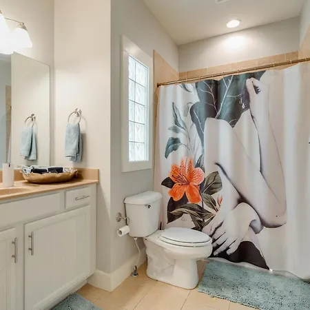 West End Townhome With 2 En-suites And Free Private Parking Holiday home *