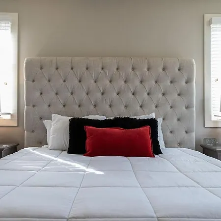 Music Row Luxury - Two King Bedrooms - Private Garage & Ensuite Baths Nashville