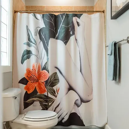 West End Townhome With 2 En-suites And Free Private Parking Holiday home *
