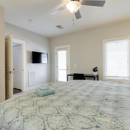 West End Townhome With 2 En-suites And Free Private Parking Holiday home Nashville