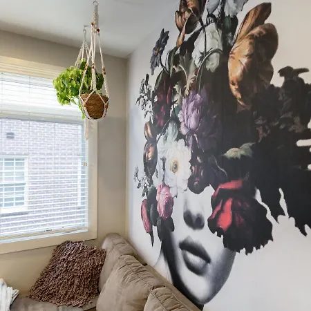 West End Townhome With 2 En-suites And Free Private Parking *