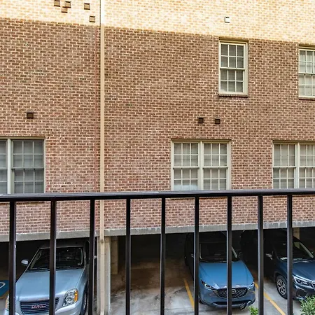West End Townhome With 2 En-suites And Free Private Parking Holiday home Nashville