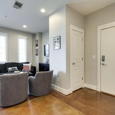Holiday home Music Row Luxury - Two King Bedrooms - Private Garage & Ensuite Baths Nashville