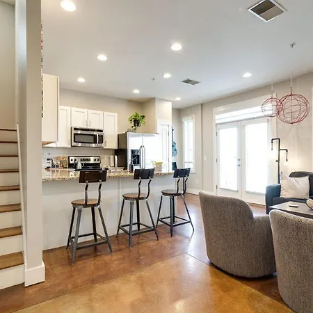 Holiday home Music Row Luxury - Two King Bedrooms - Private Garage & Ensuite Baths Nashville