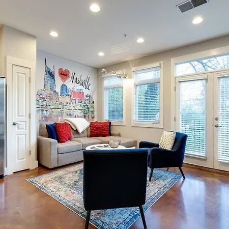 Apartment Three-level West End With Private Office And Free Secured Parking *