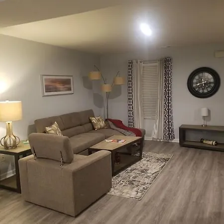 Apartment Suburban Chic- Close To The Music Downtown Buzz