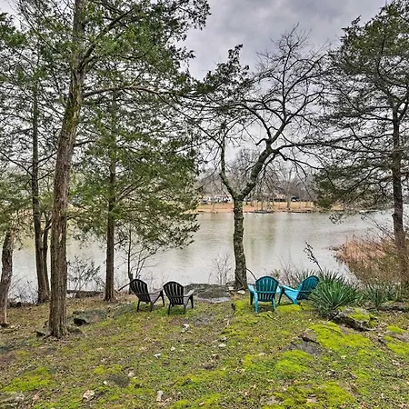 Old Hickory Lakefront Fire Pit And Grill! Holiday home