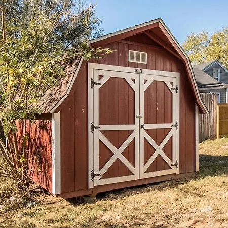 Huge Private House- No Shared Walls Private Backyard