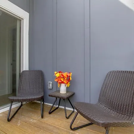 Apartment Luxe Gated E Nash - Buy 3 Nights Get 1 Free