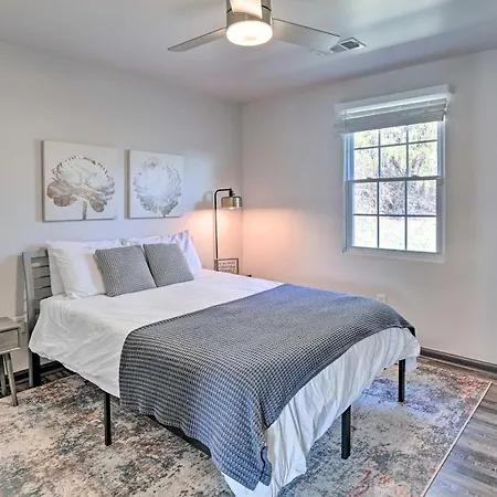 Apartment Retreat About 5 Mi To Downtown! *
