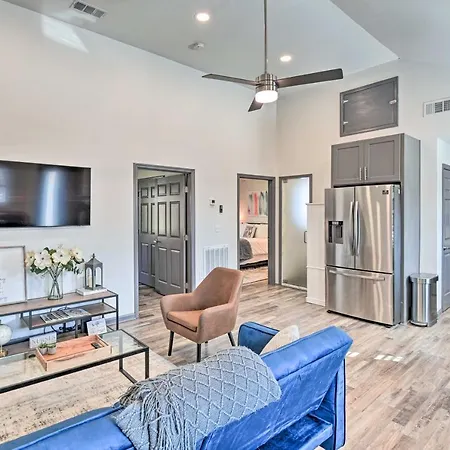 Apartment Retreat About 5 Mi To Downtown!