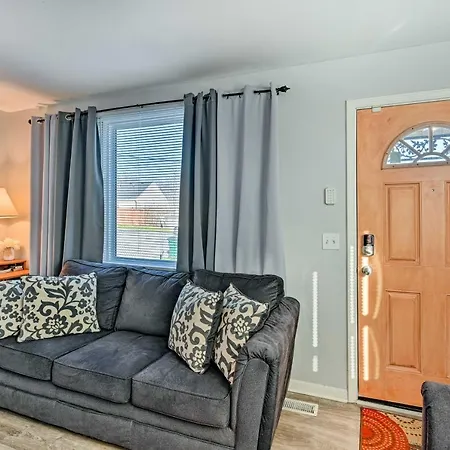 Holiday home Cozy Vacation 3 Mi To Downtown *
