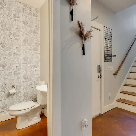 Holiday home West End Townhome With 2 En-suites And Free Private Parking