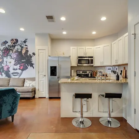 Holiday home West End Townhome With 2 En-suites And Free Private Parking Nashville