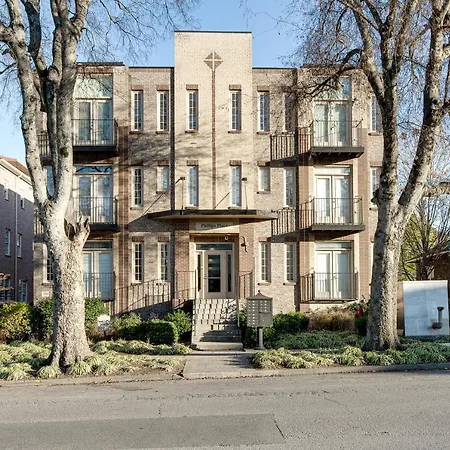 Modern 3-story West End - Free 2-car Garage * Nashville
