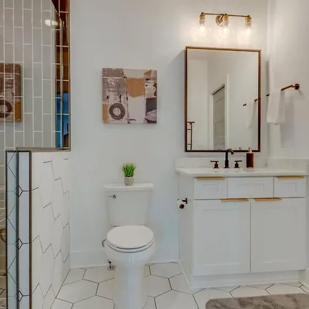 Luxury Downtown Nash/roofdeck/11 Beds Holiday home *