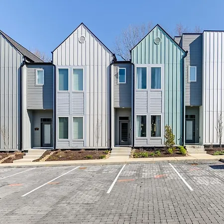 Holiday home 7 Mi To Dtwn Nashville: Modern Madison Townhome *