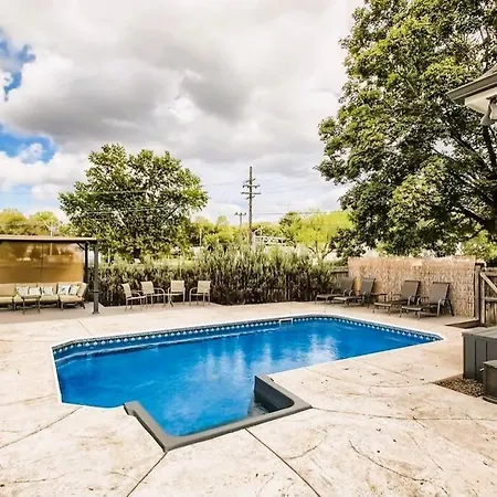 Holiday home The Music Pool House