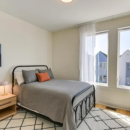 Holiday home 7 Mi To Dtwn Nashville: Modern Madison Townhome Nashville