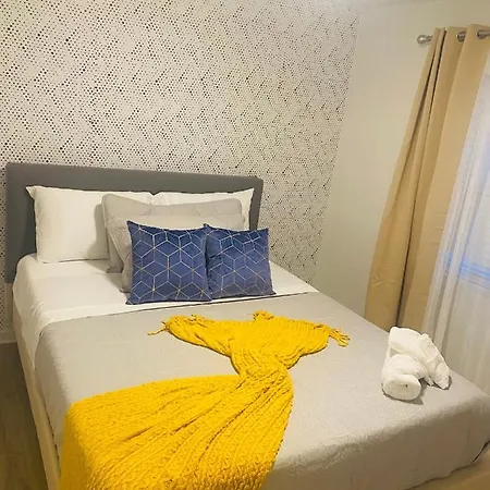 Cozy Condo, Minutes From Broadwy, Sleeps 5 *