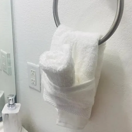 Apartment Cozy Condo, Minutes From Broadwy, Sleeps 5