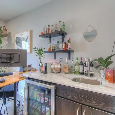 Luxury 3 Level East-nash W/ Rooftop Terrace Apartment *