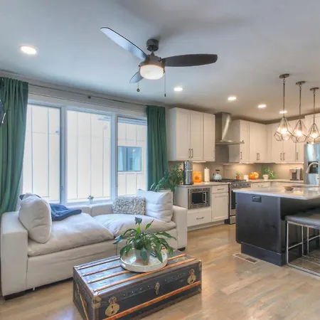 Luxury 3 Level East-nash W/ Rooftop Terrace Apartment *