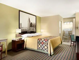 Super 8 By Wyndham West