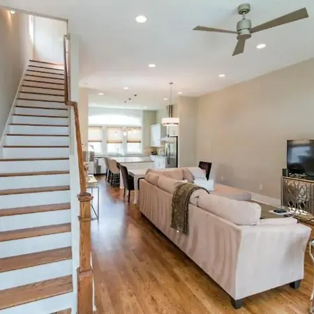 East Lux Townhome Holiday home *