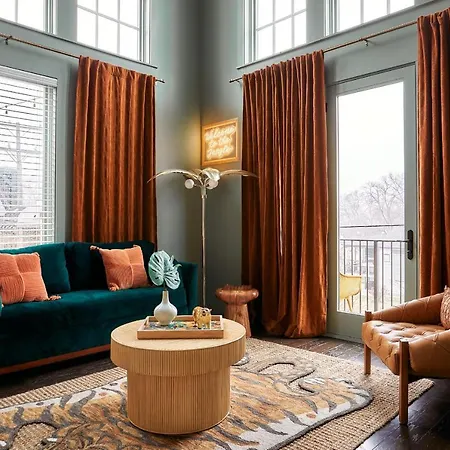 Apartment 12th South Penthouse With Juliet Balcony *