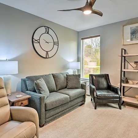 Holiday home Beautiful Near Downtown W/ Hot Tub!