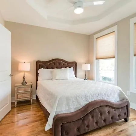 East Lux Townhome Holiday home Nashville