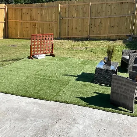 Holiday home Look No Further!