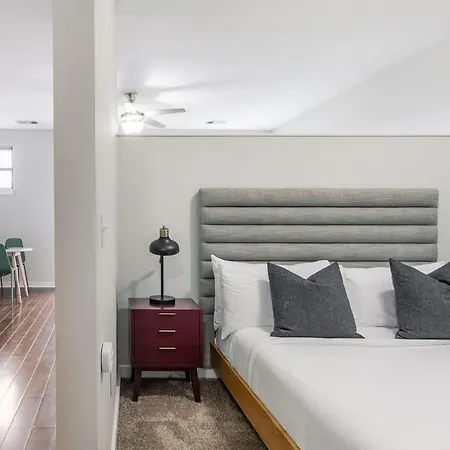 Cozysuites Musicrow Astonishing Studio! 52