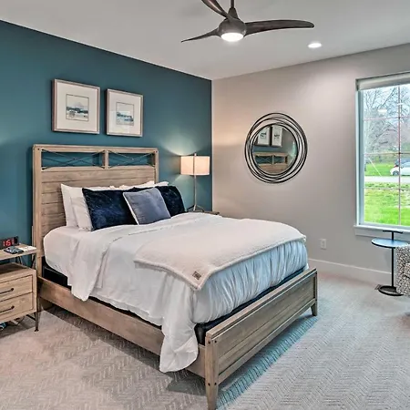 Beautiful Near Downtown W/ Hot Tub! *