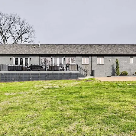 Holiday home Beautiful Near Downtown W/ Hot Tub!