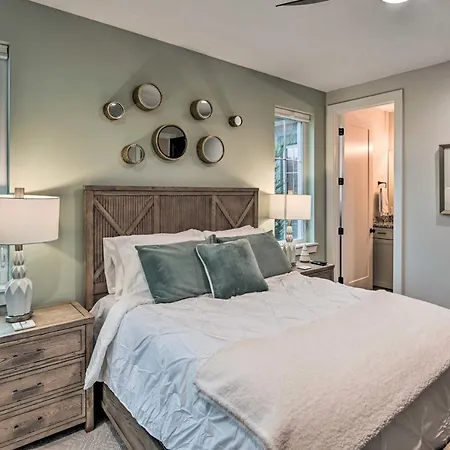 Beautiful Near Downtown W/ Hot Tub! Holiday home *