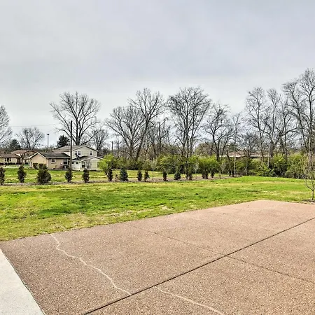 Beautiful Near Downtown W/ Hot Tub! Holiday home